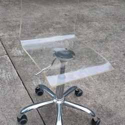 Clear Arclyc Modern Swirl Chair