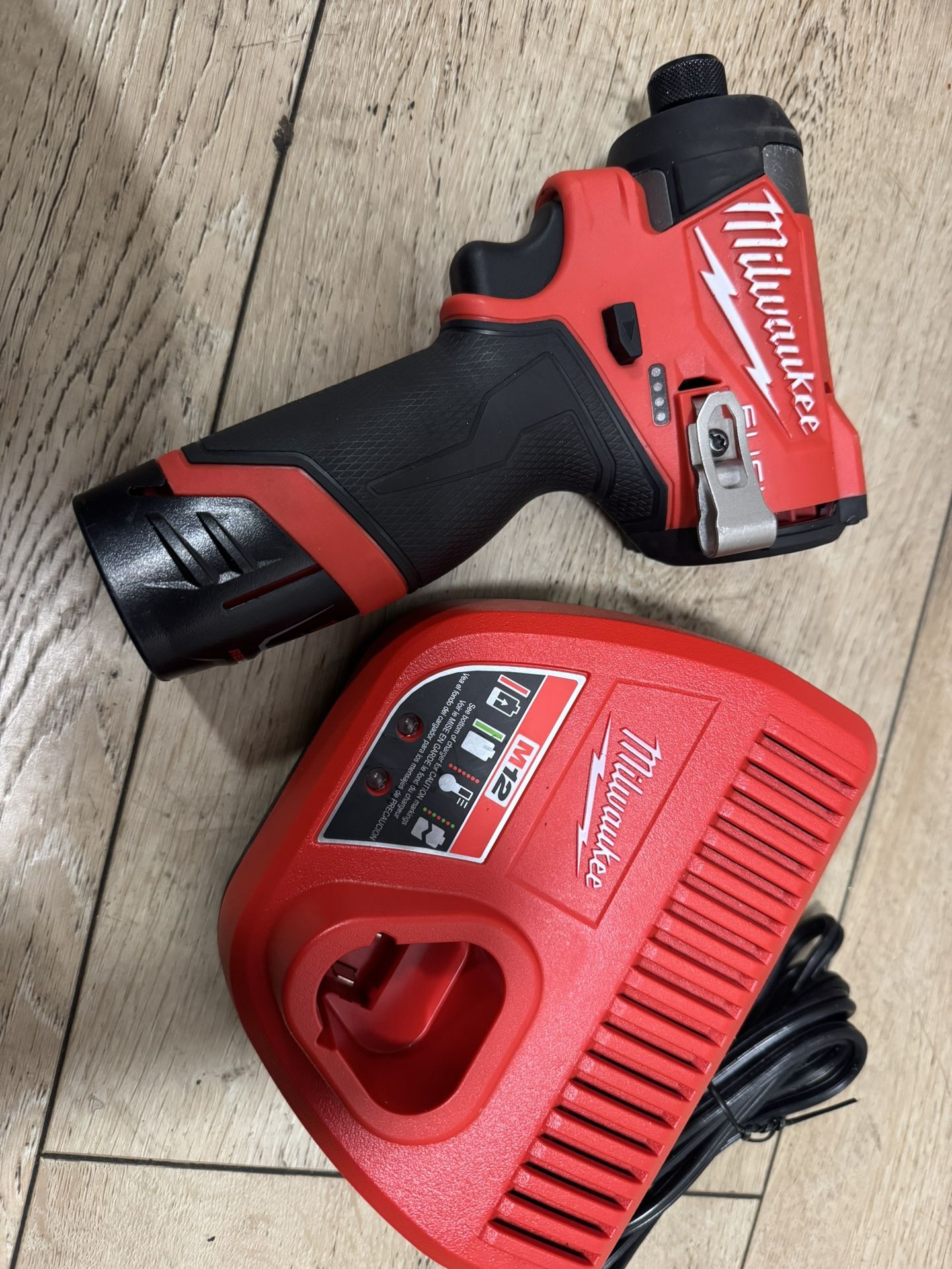 Taladro Con BaterĂa Y Cargador M12