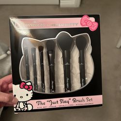 Hello Kitty Brush Set