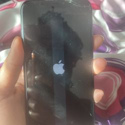 Broken iPhone Xr