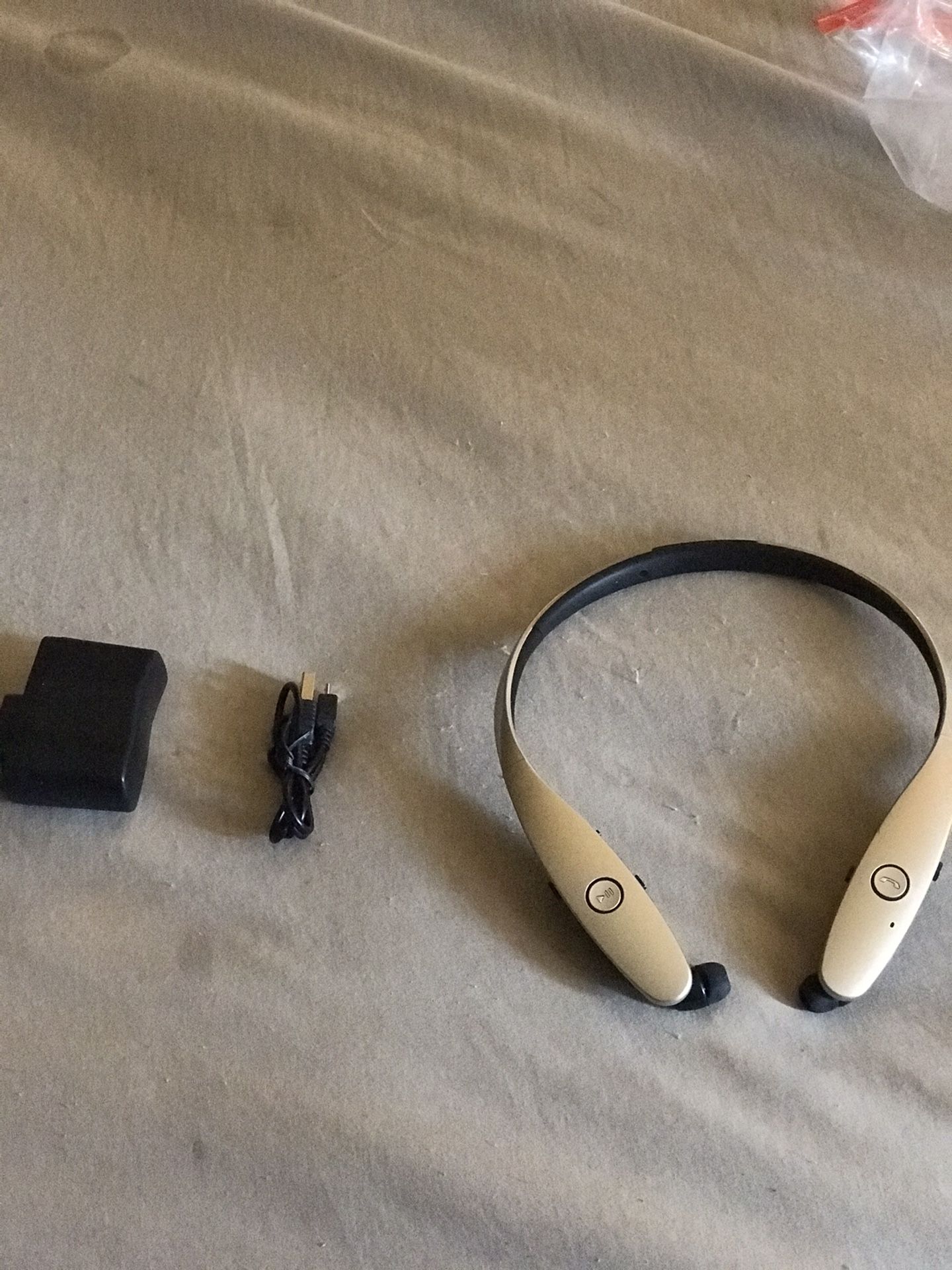 Wireless earbuds