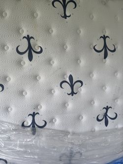 Stearns and foster queen mattress and box spring