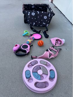Dog crate , car seat, leash, walker, toys small  caja  para perros / transportadora para perros