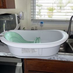 Frida Baby 4-in-1 Grow-with-Me Baby Bathtub, Baby Tub for Newborns to Toddler with Removable Bath Seat & Backrest for Bath Support in Tub 