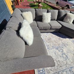 Beautiful Living Room Sectional Totally Deep Clean Good Condition No Stains No Smell Modern Furniture 