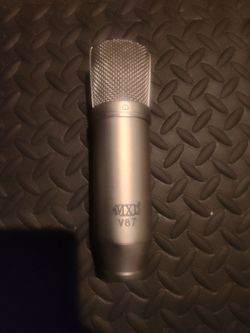 MXL V87 Studio Condenser Microphone Bundle with 20-foot XLR Cable
