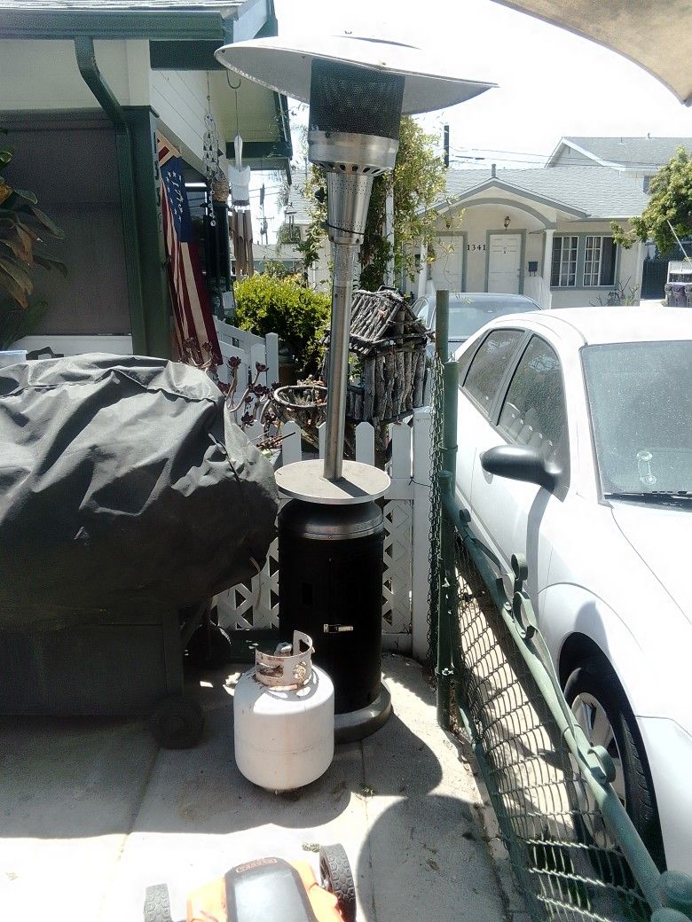 Outdoor Heater With Full Propane Tank