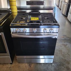 New Samsung 5 Burner Gas Stove With Air Fry 30" Wide