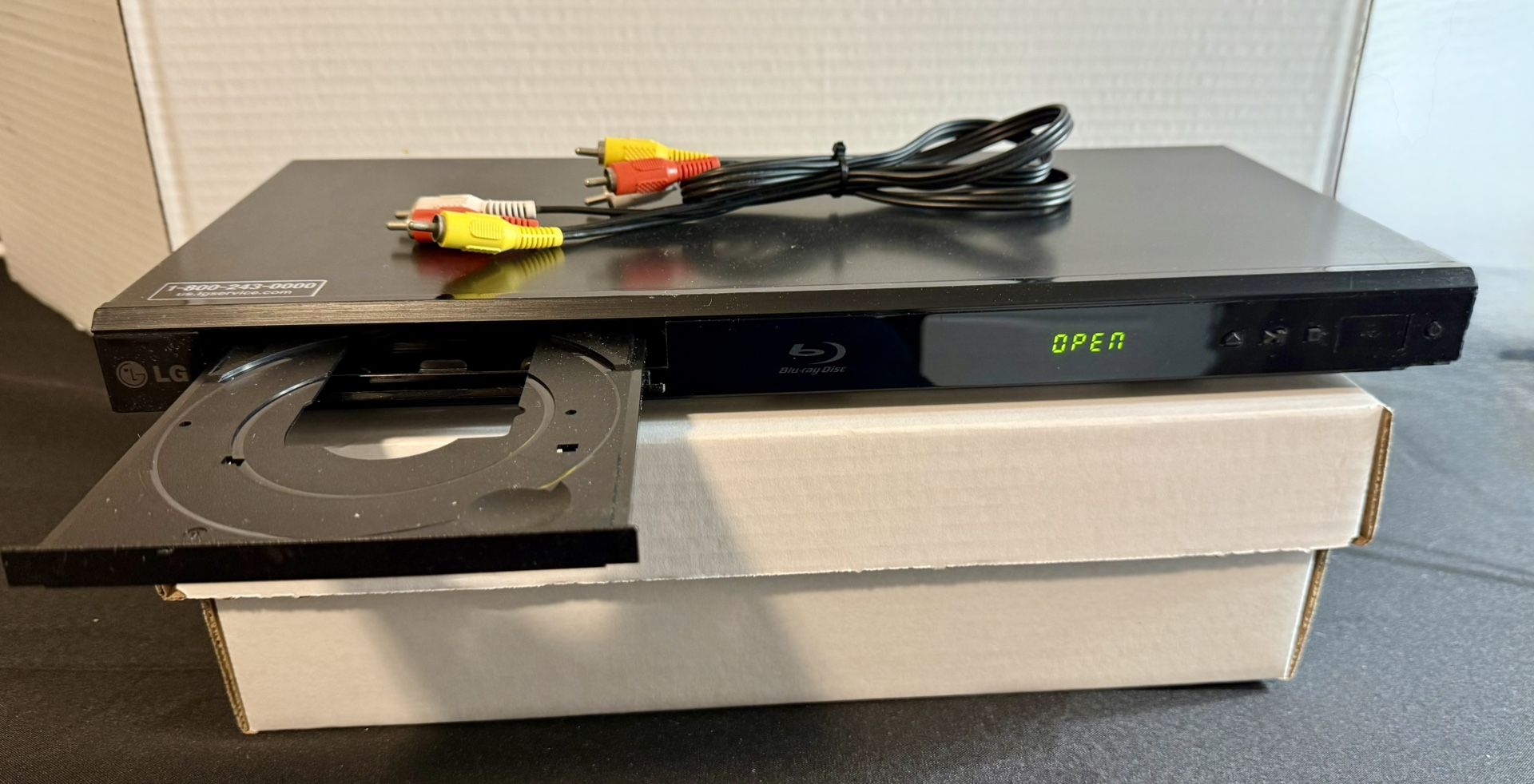 LG Blu-ray DVD Disc Player HD 1080p HDMI USB Input BP2020