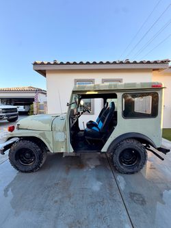1972 JEEP DJ5