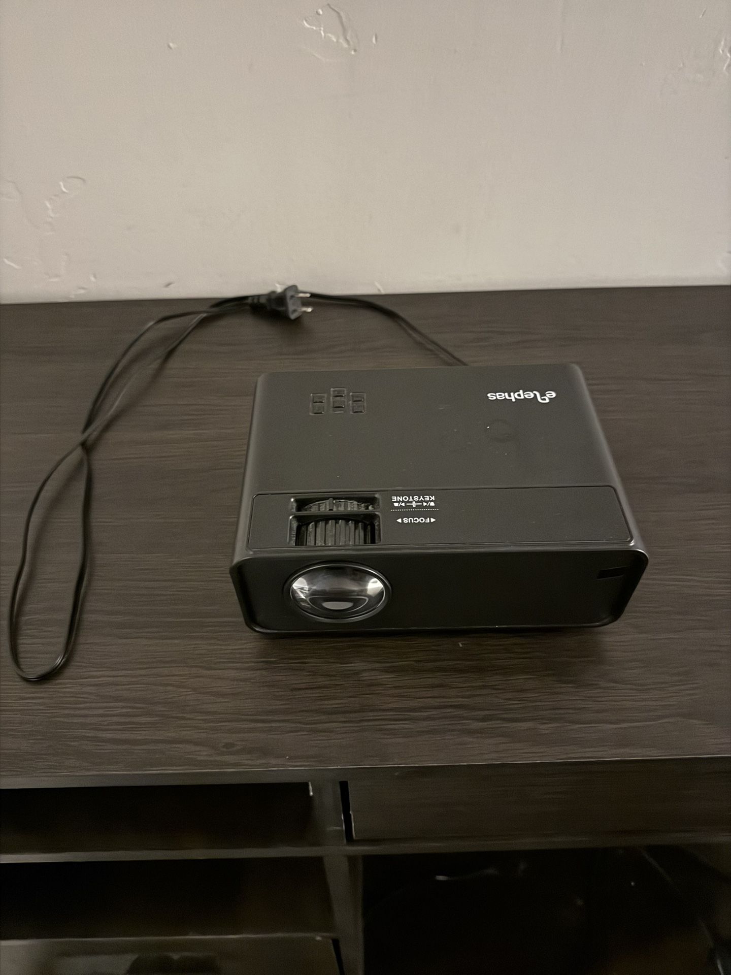 MOVE OUT SALE ‼️‼️‼️ Movie Projector