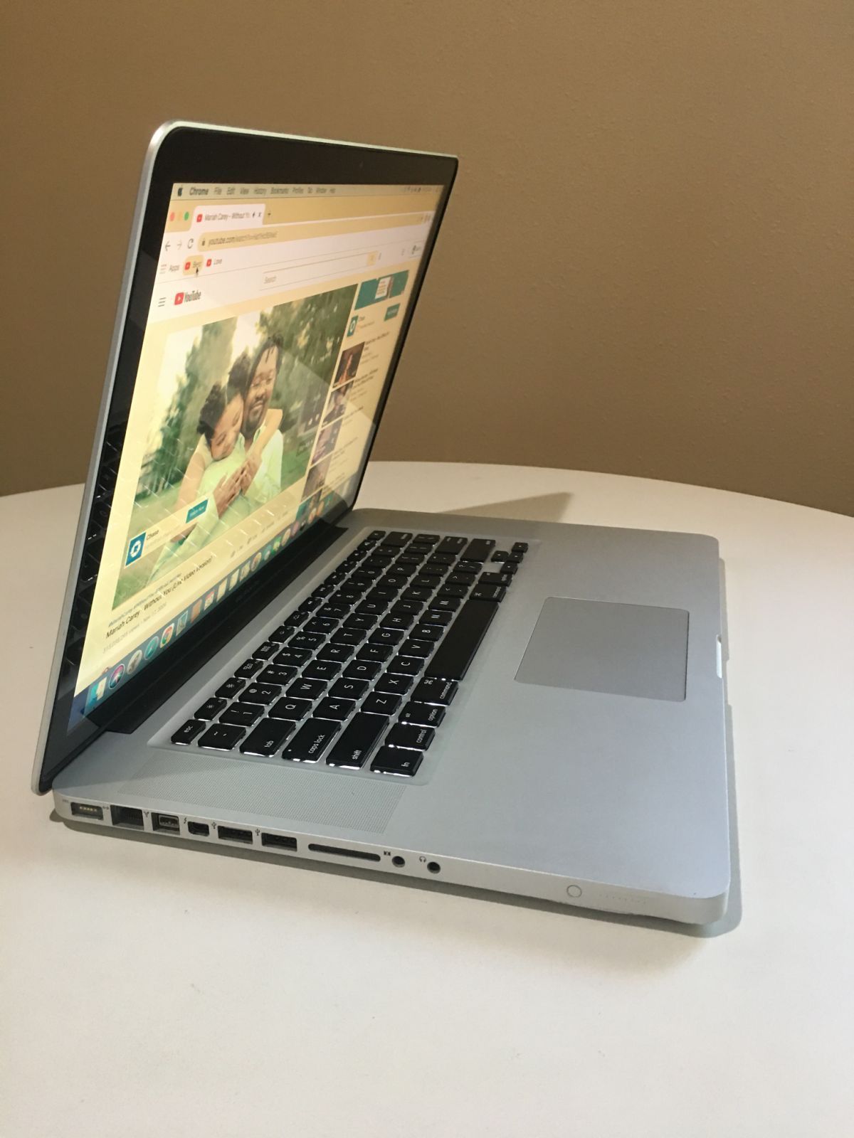 Macbook Pro 15 inch - i7 Processor