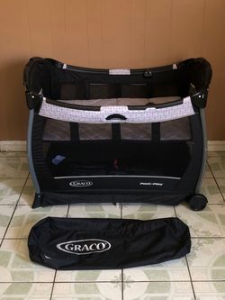 PRACTICALLY NEW GRACO PLAY PEN 🖊️. PACK AND PLAY!!!!