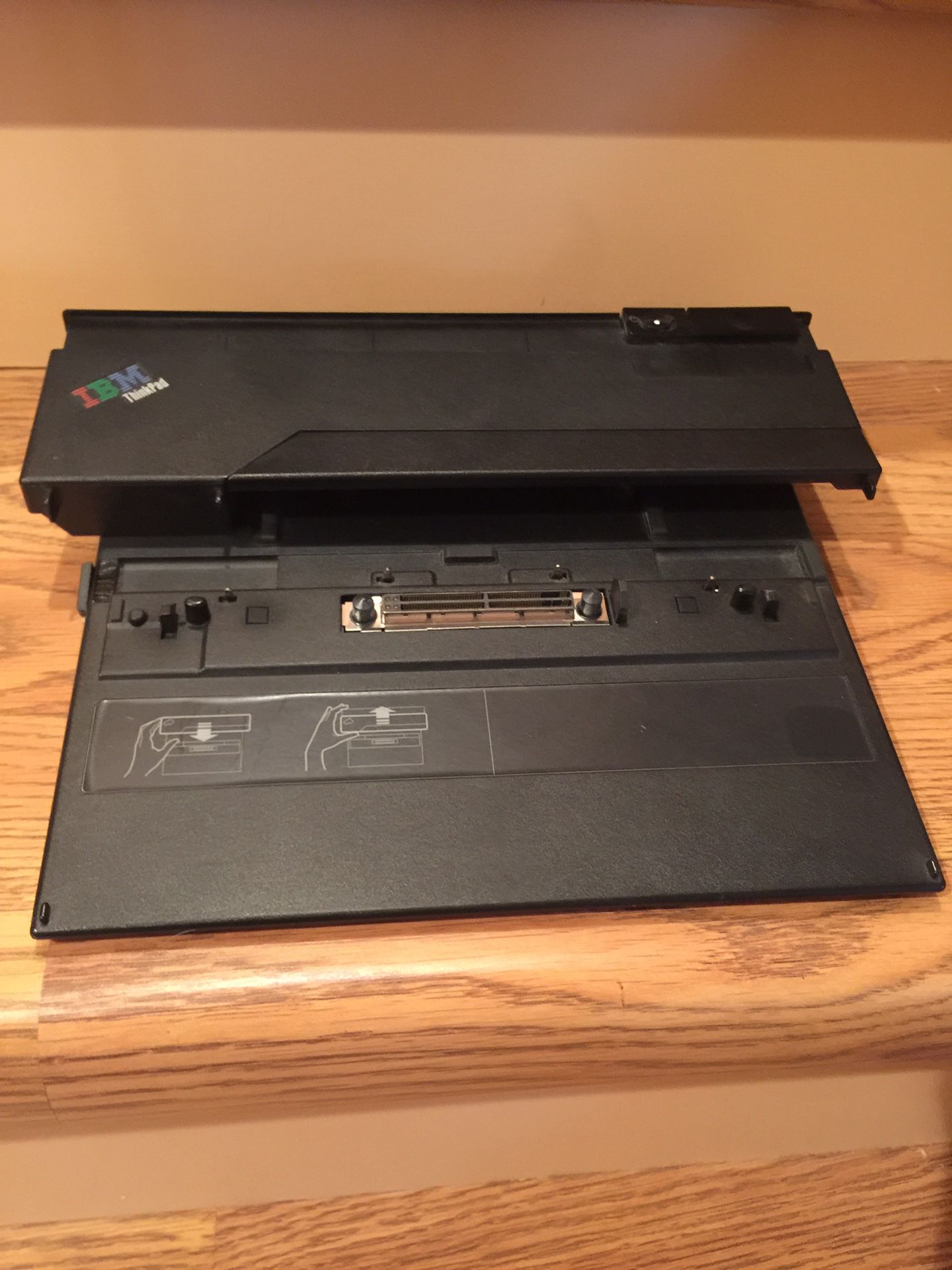 IBM ThinkPad 74P6733 Docking Station #355