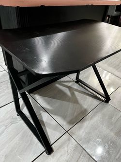 Gaming desk
