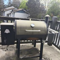 PYT  BOSS GIRL SMOKING 