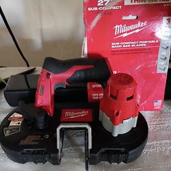 Milwaukee fuel M12 hammer drill