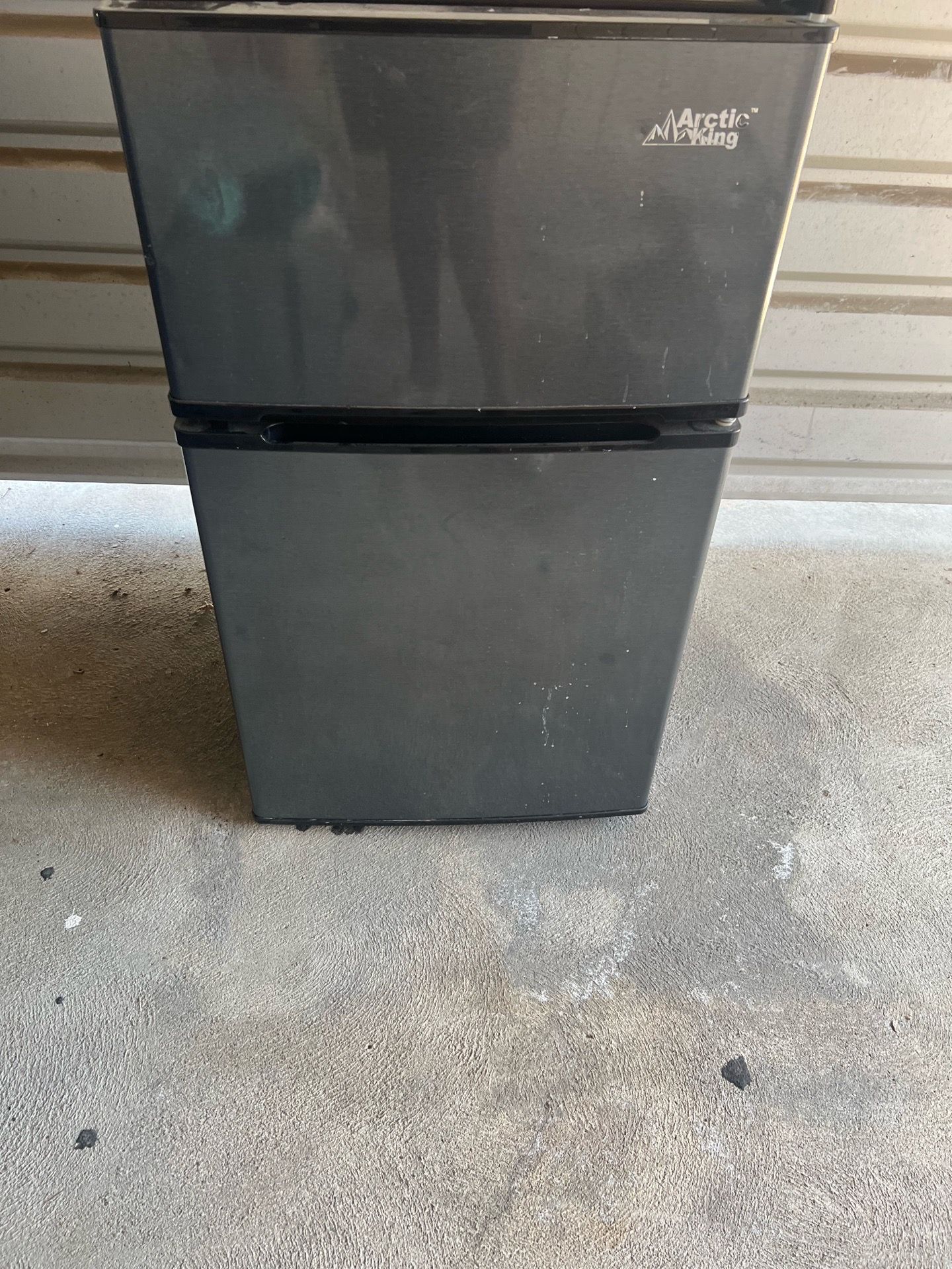 Mini fridge