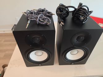 Yamaha HS7 6.5" Powered Studio Monitor used for 3 months only in great condition