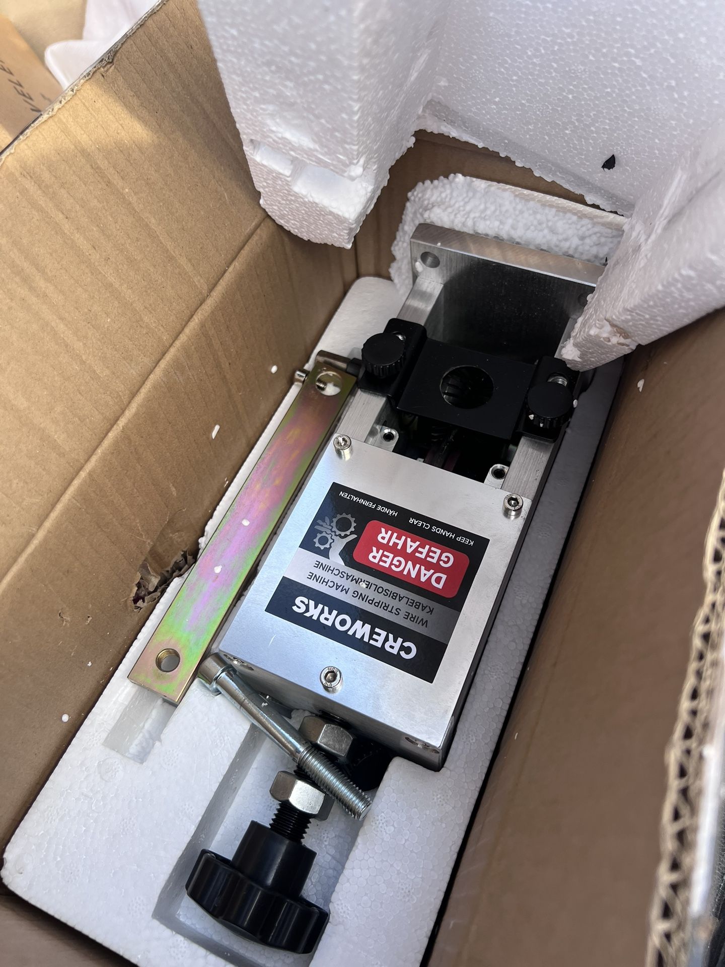 Wire stripping machine