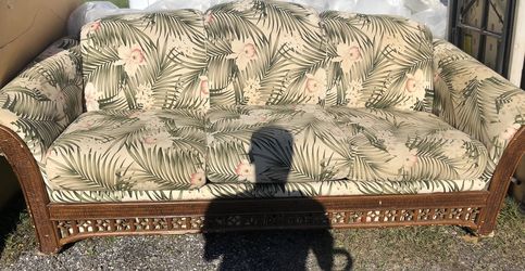 Very Beautiful Bamboo sleeper sofa - pet free smoke free - we deliver