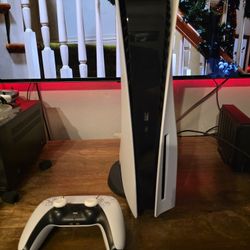 PS5 w/Blu-ray disc drive console, 1 controller, 7 games. Great condition