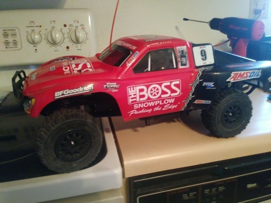 Traxxas Nitro slash snow plow special edition Short Course Truck RC remote control