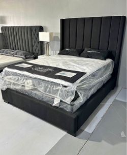 NEW IN 6FT Black Boucle Fabric Bed Frame King and Queen Size