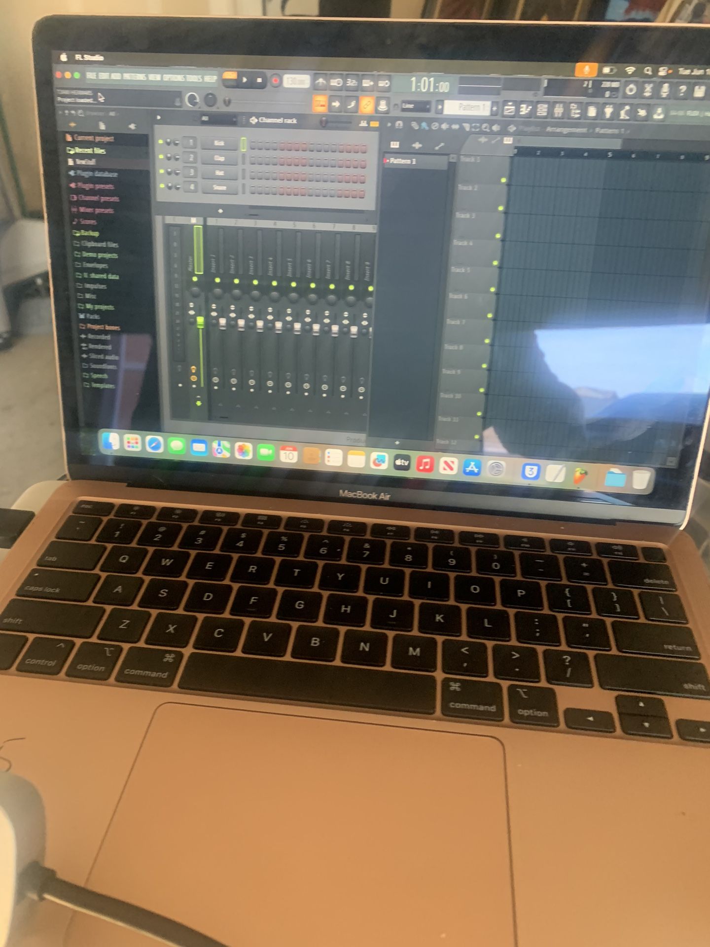 2020 Mac Air Musicians Special Fl Logic Garage Band 13” i5 500 Ssd