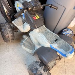 Pose Wheel Jurassic World Raiser 