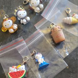 7 Charms Sanrio Hello Kitty
