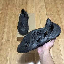 Yeezy Foam RNNR Onyx
