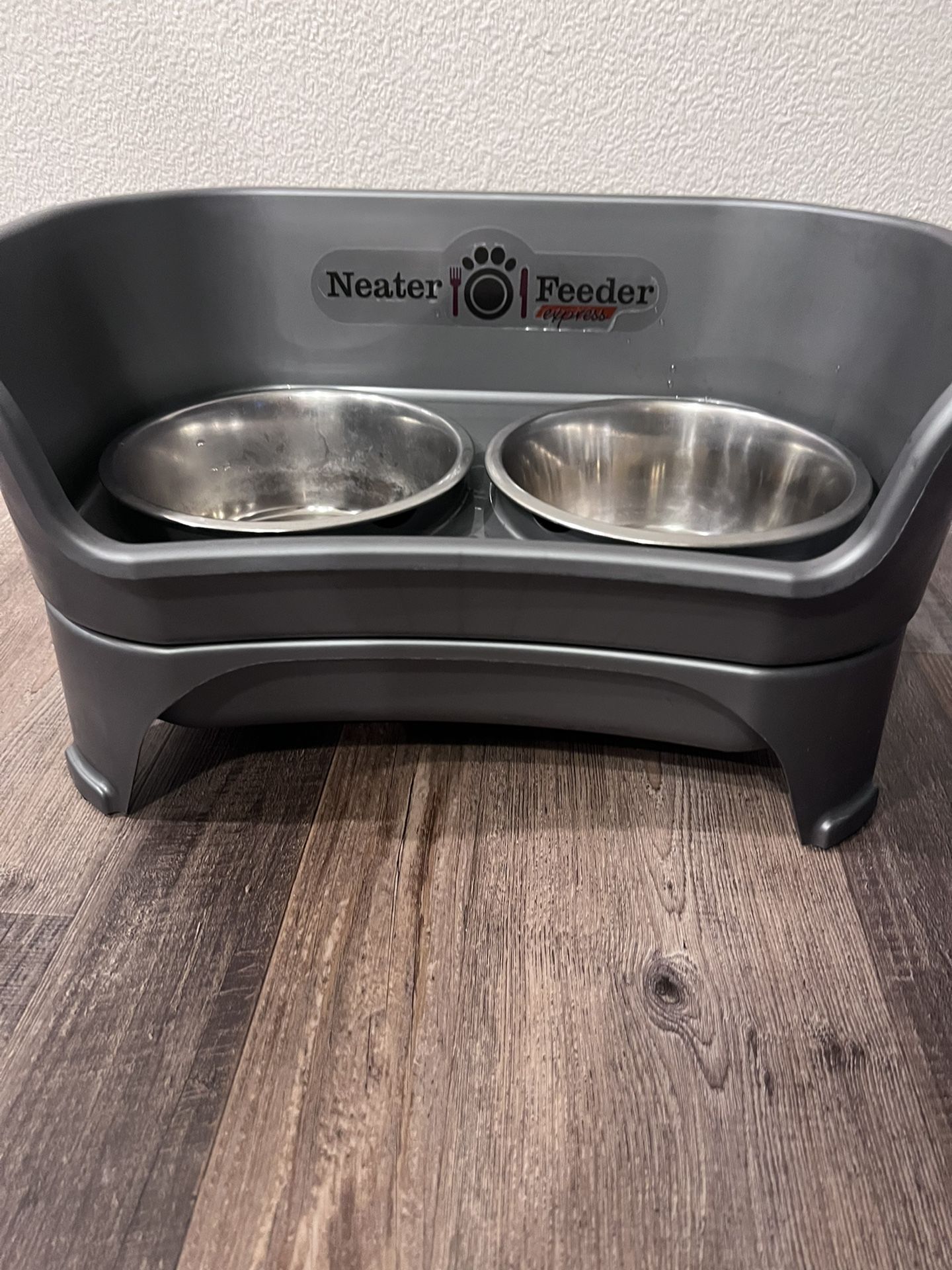 Dog/ Pet Feeder