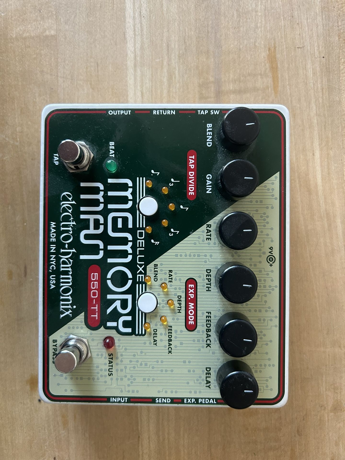 Electro-Harmonix Deluxe Memory Man Guitar Pedal