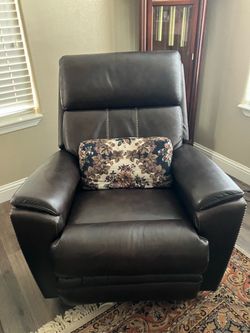 ESTATE SALE: leather power recliner