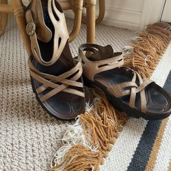 Keen Sandals Rialto Naples Scrappy Brown Leather sandals Hiking Summer Beach Fun