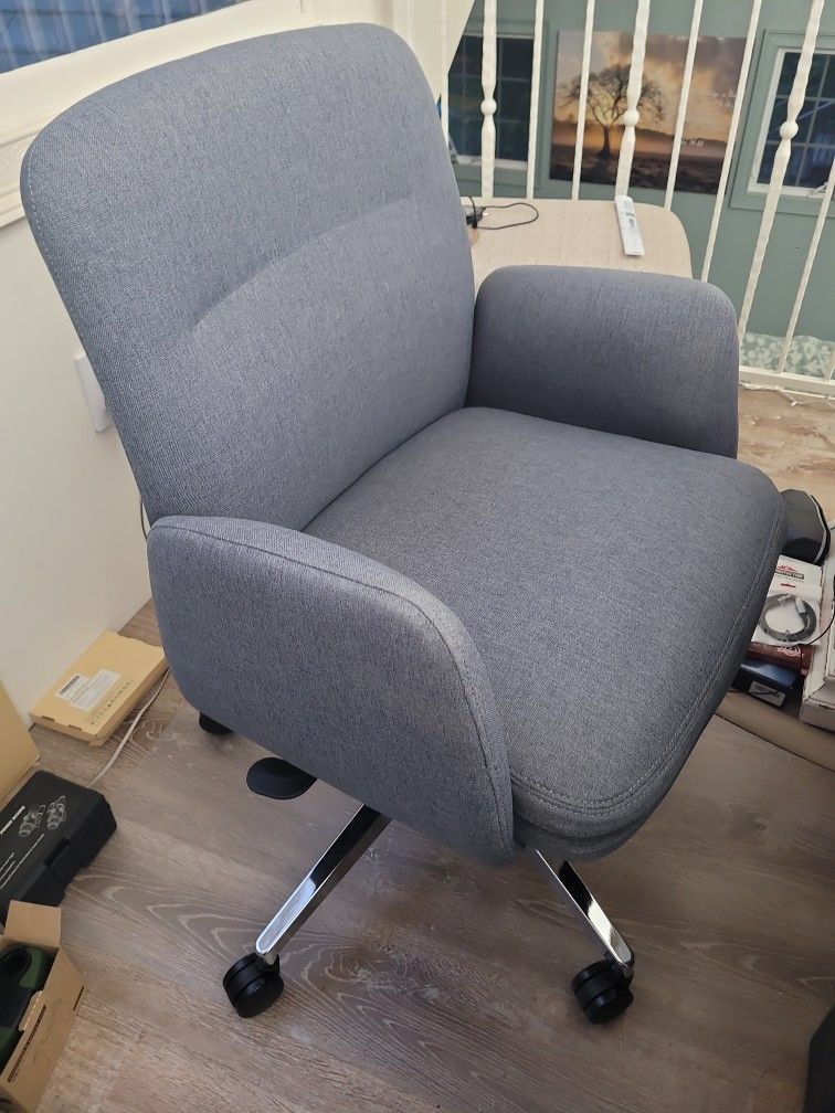 Branch Soft side Mid Back Deluxe Office Chair Brand New