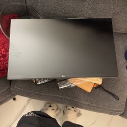 LG Monitor 27'' 27UK650 Brand New (500$ Retail) 