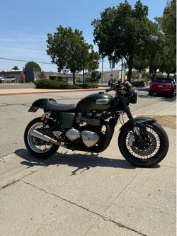 Triumph Thruxton 900