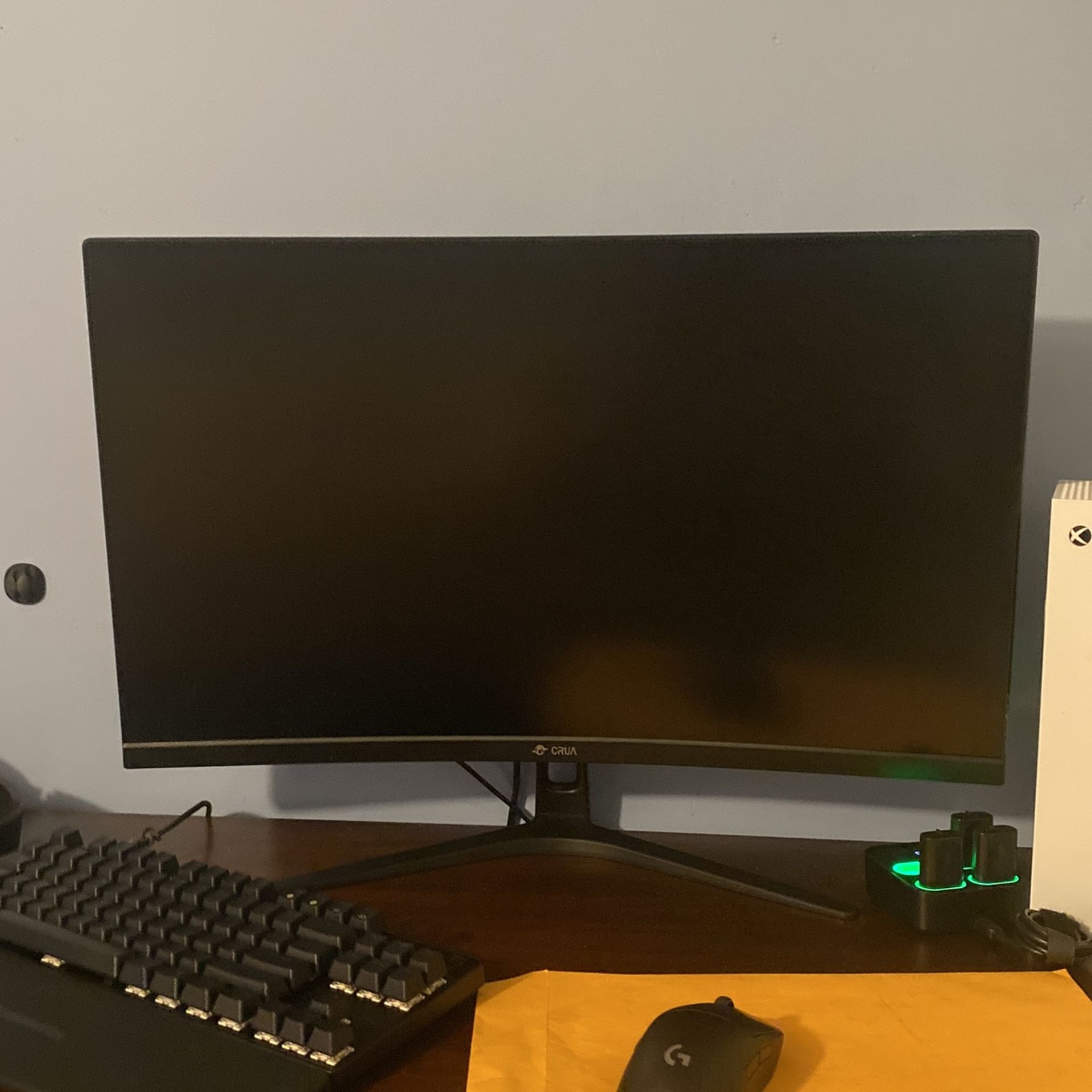 24.5x15 Inch Curved Crua Monitor 100hz