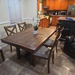Table With Chairs 