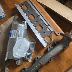 MOPAR  EXHAUST MANIFOLD KIT