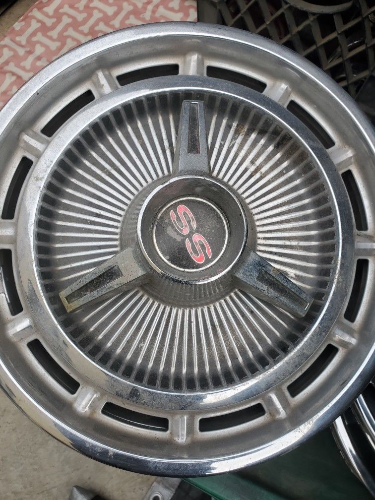 65 Ss Impala Hub Caps 14 In Gd Condition 