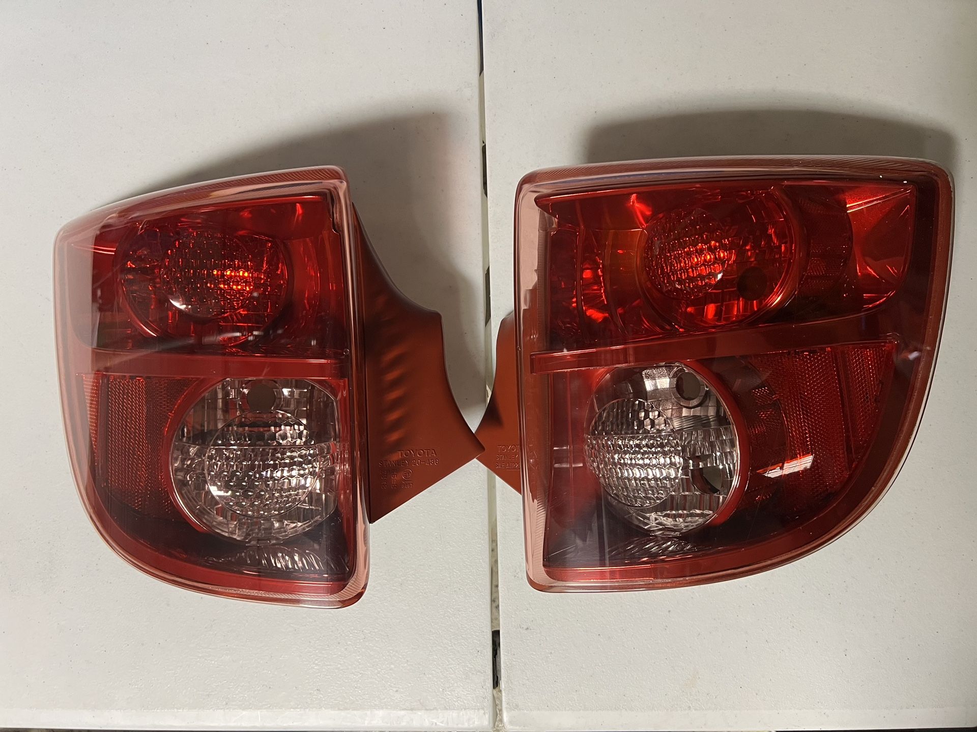 2000-2005 OEM Toyota Celica Taillights (Pair)