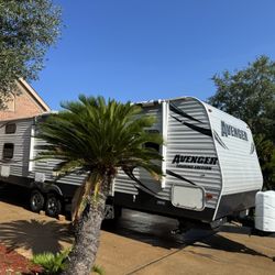2014 Avenger 31ft w/Super slide