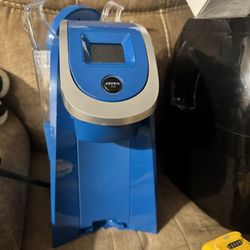 Blue Keurig 2.0 Coffee Maker