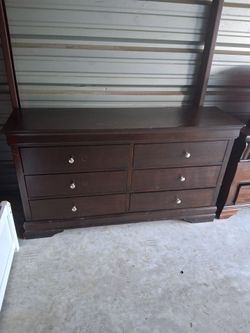 Dresser
