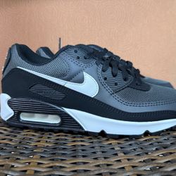 Air Max 90 Black/White Size 6 M/7.5W