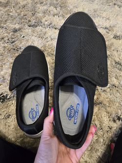 Adjustable Slip On Shoes. Size 6