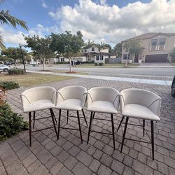 Set of 4 ligth beige high dining chairs / juego de 4 sillas altas para comedor beige claro